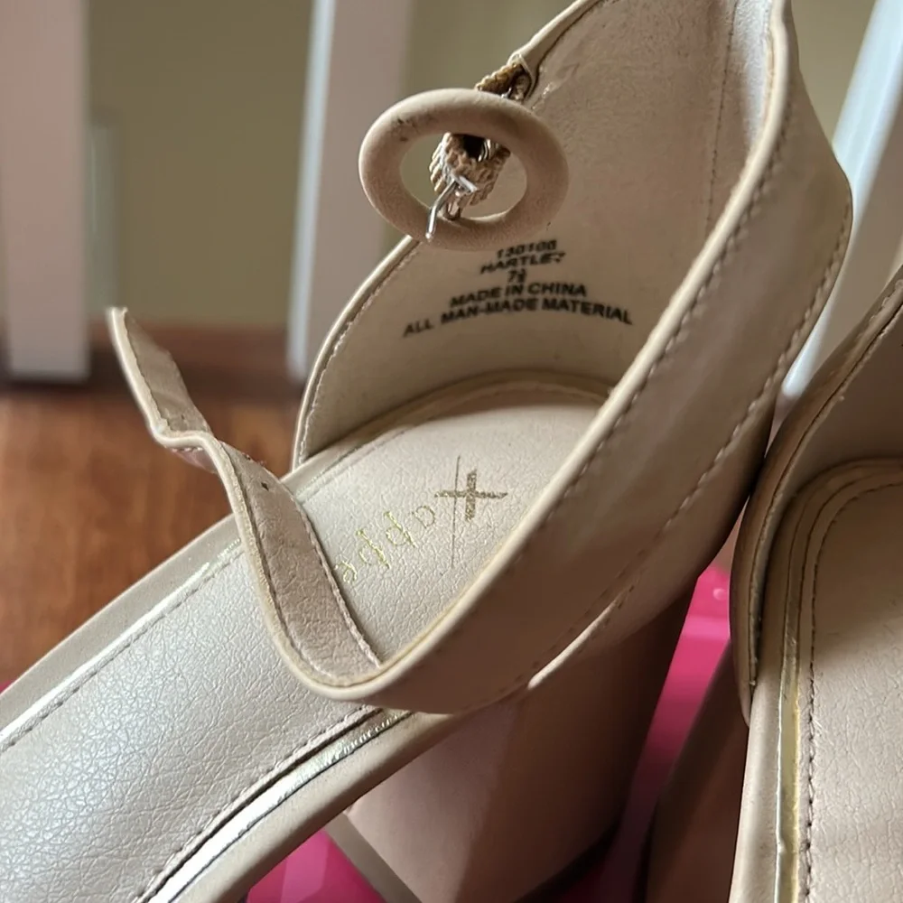 🎉HP🎉 Women’s strap sandals, heels in nude size 7.5. - Picture 5 of 14